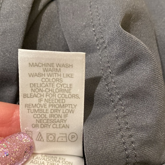 Liz Claiborne v Neck Printed Gray Top XL - Picture 5 of 9